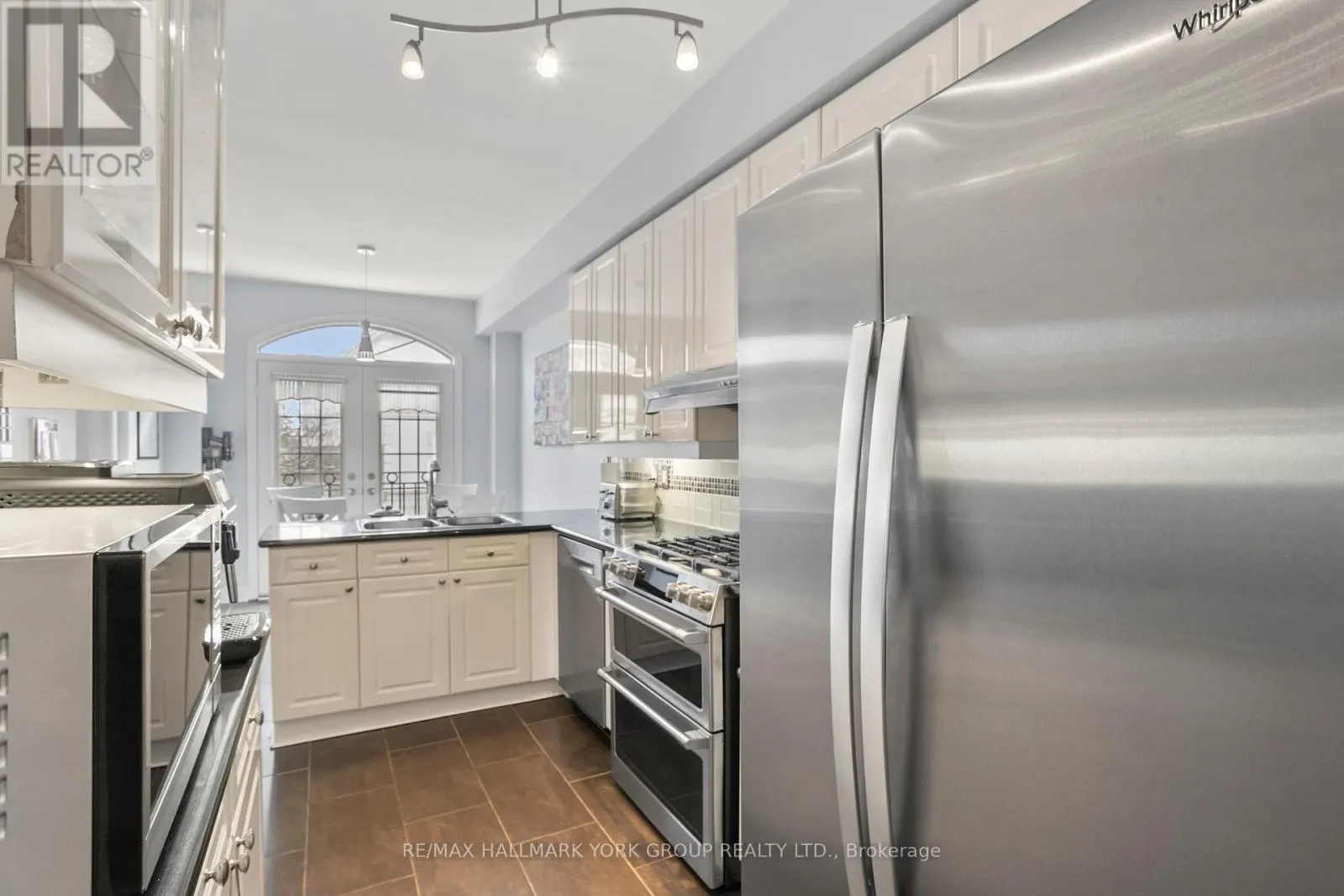 UNIT 10 - 38 HUNT AVENUE
