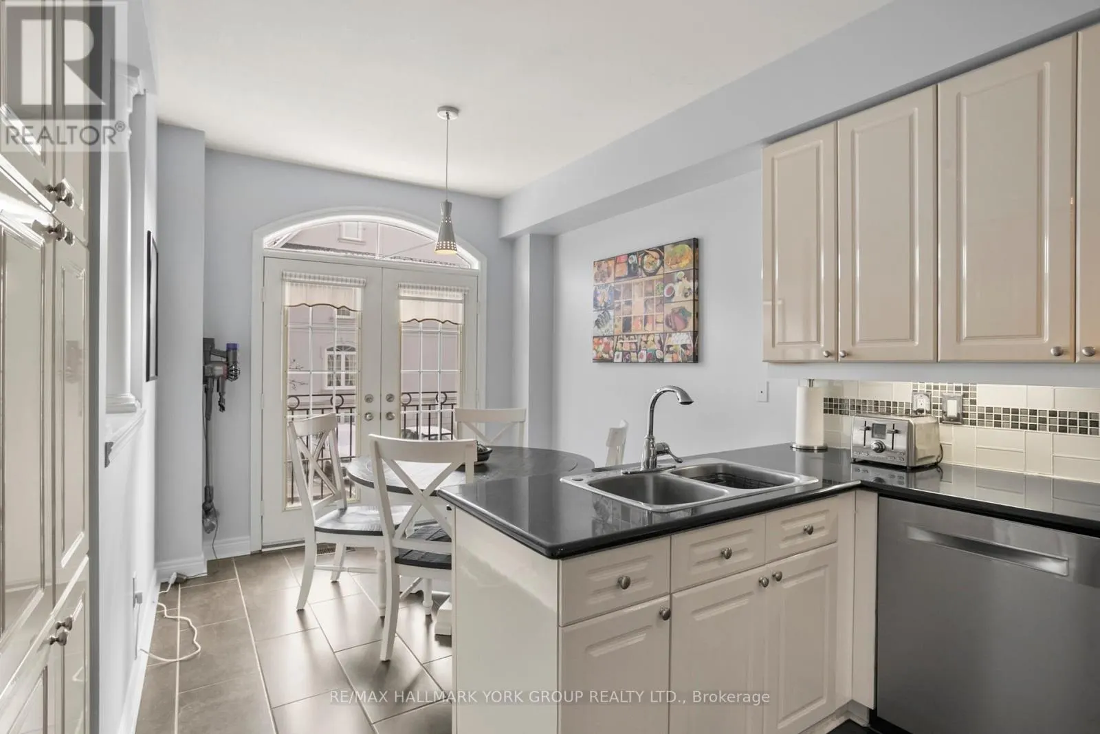 UNIT 10 - 38 HUNT AVENUE