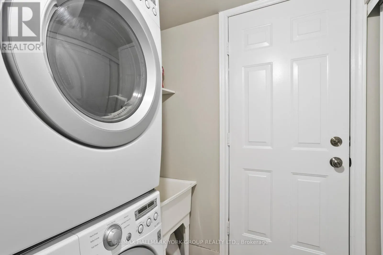 UNIT 10 - 38 HUNT AVENUE
