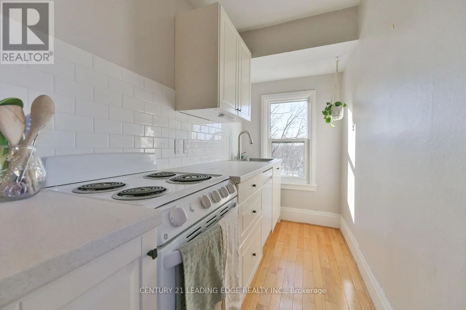 202 MAIN STREET N