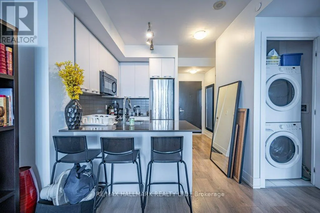 1220 - 9471 YONGE STREET