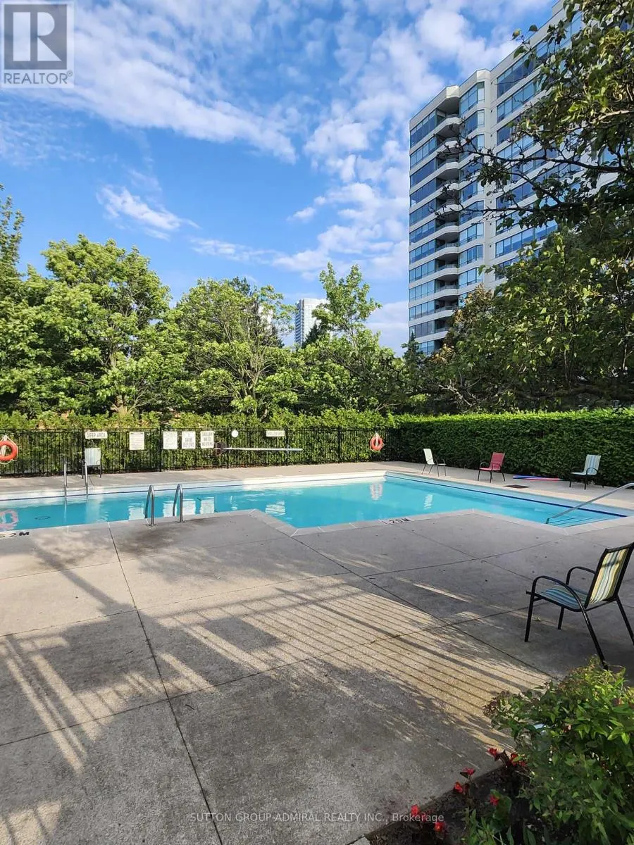 910 - 120 PROMENADE CIRCLE