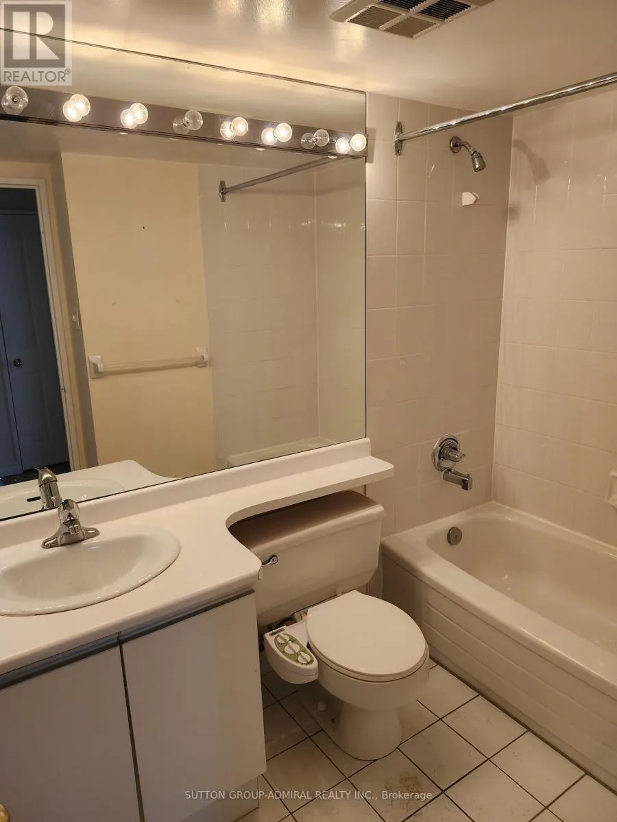 910 - 120 PROMENADE CIRCLE