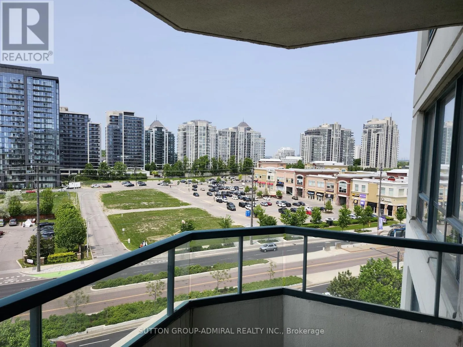 910 - 120 PROMENADE CIRCLE