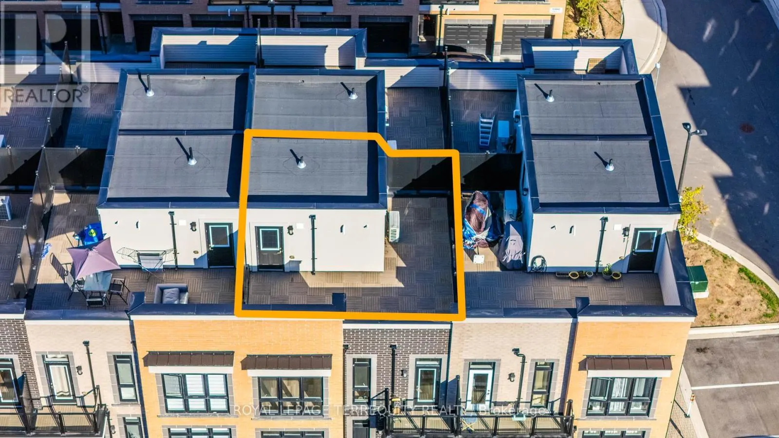 17 - 8 SAYERS LANE