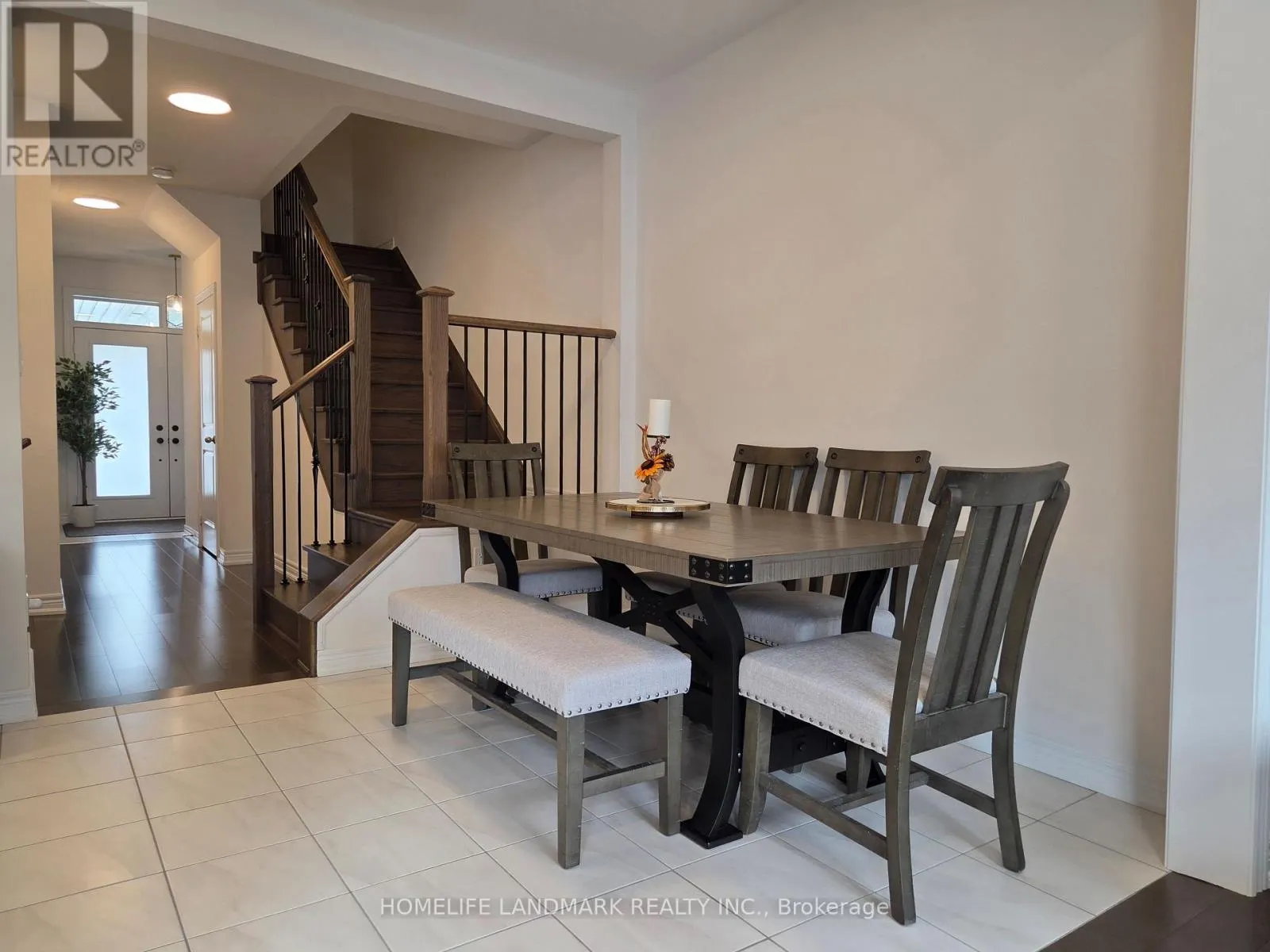 25 MARKVIEW ROAD