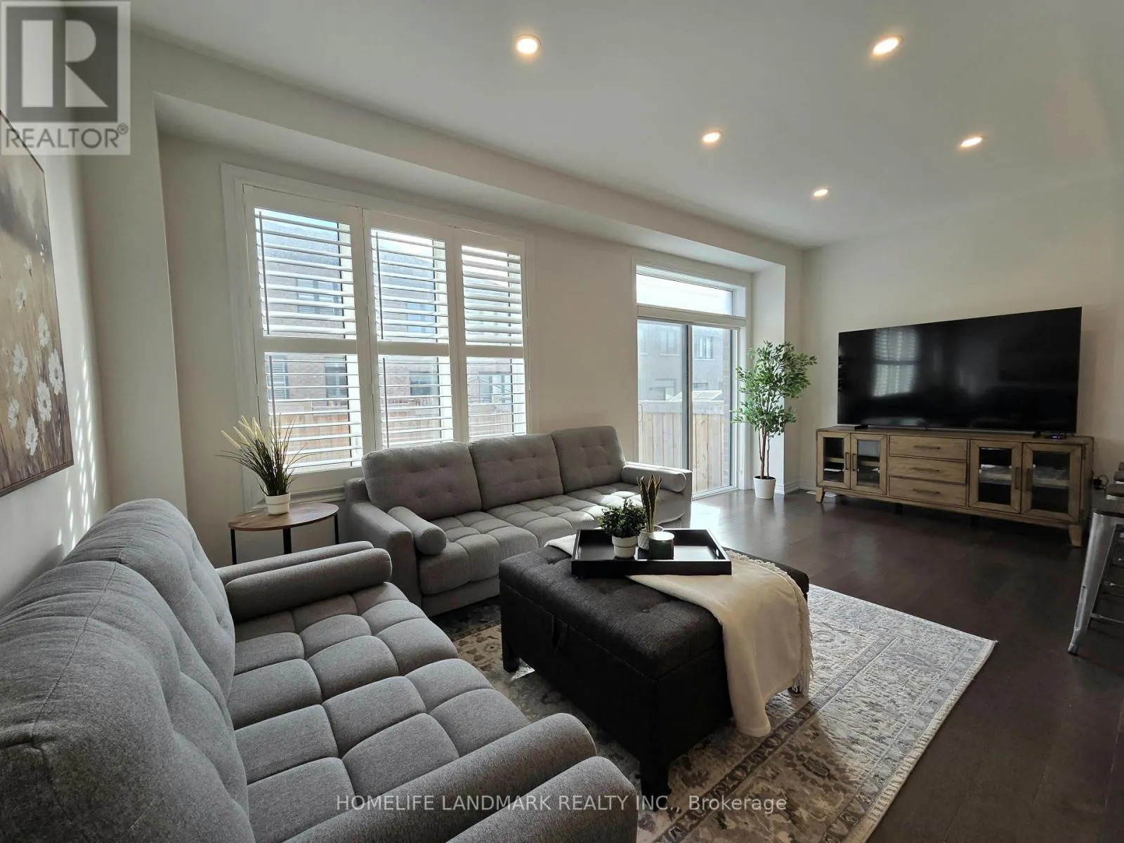 25 MARKVIEW ROAD