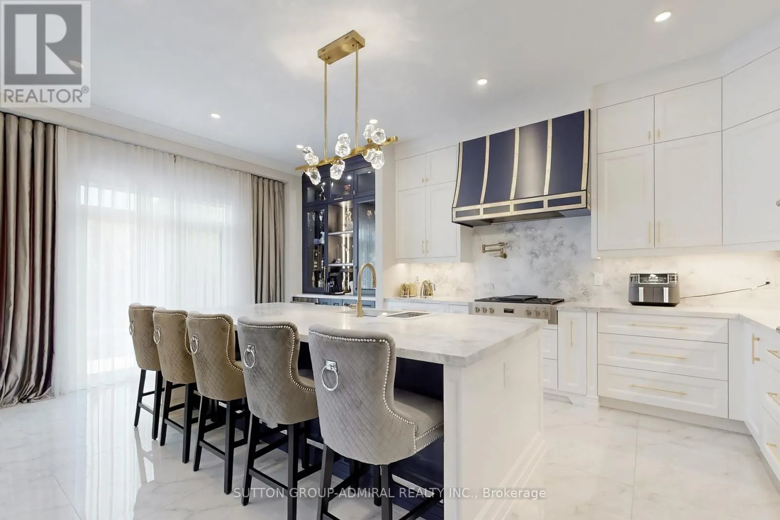 37 CEDARPOINT COURT
