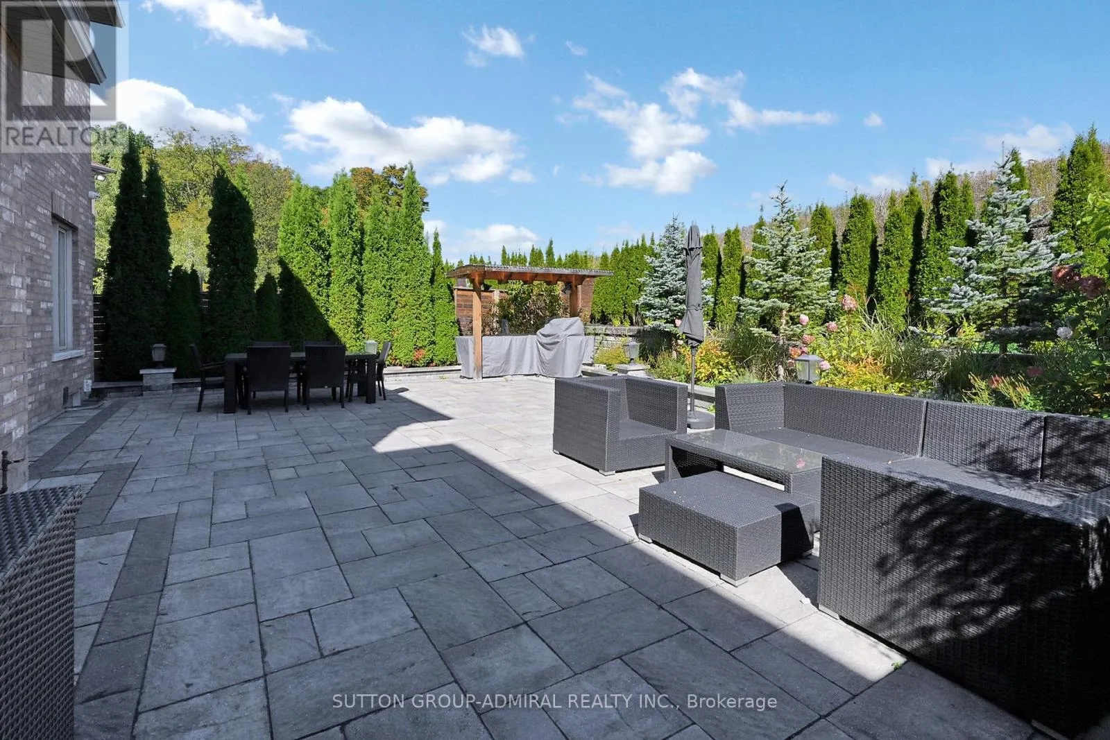 37 CEDARPOINT COURT
