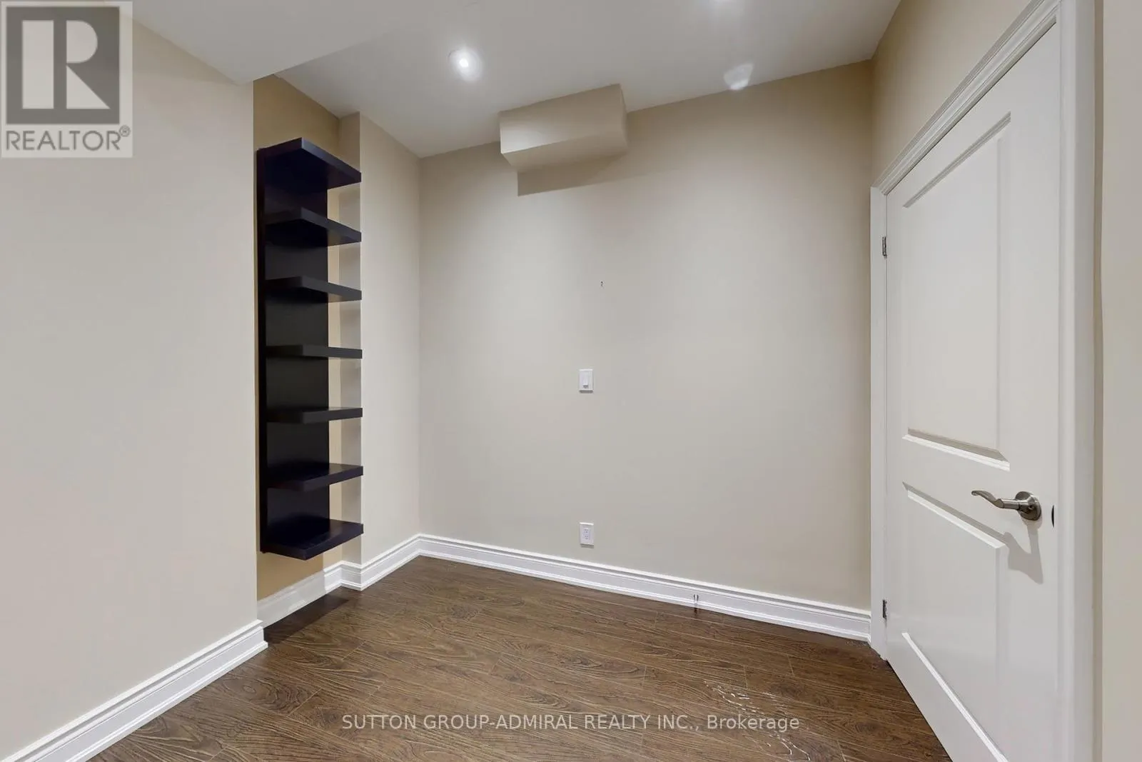 37 CEDARPOINT COURT