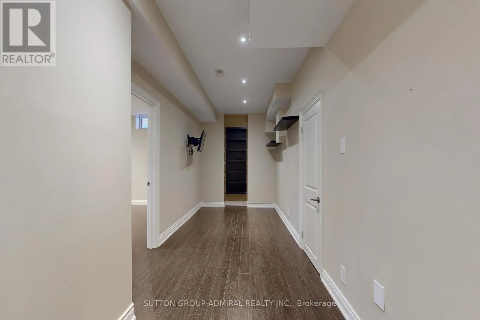 37 CEDARPOINT COURT