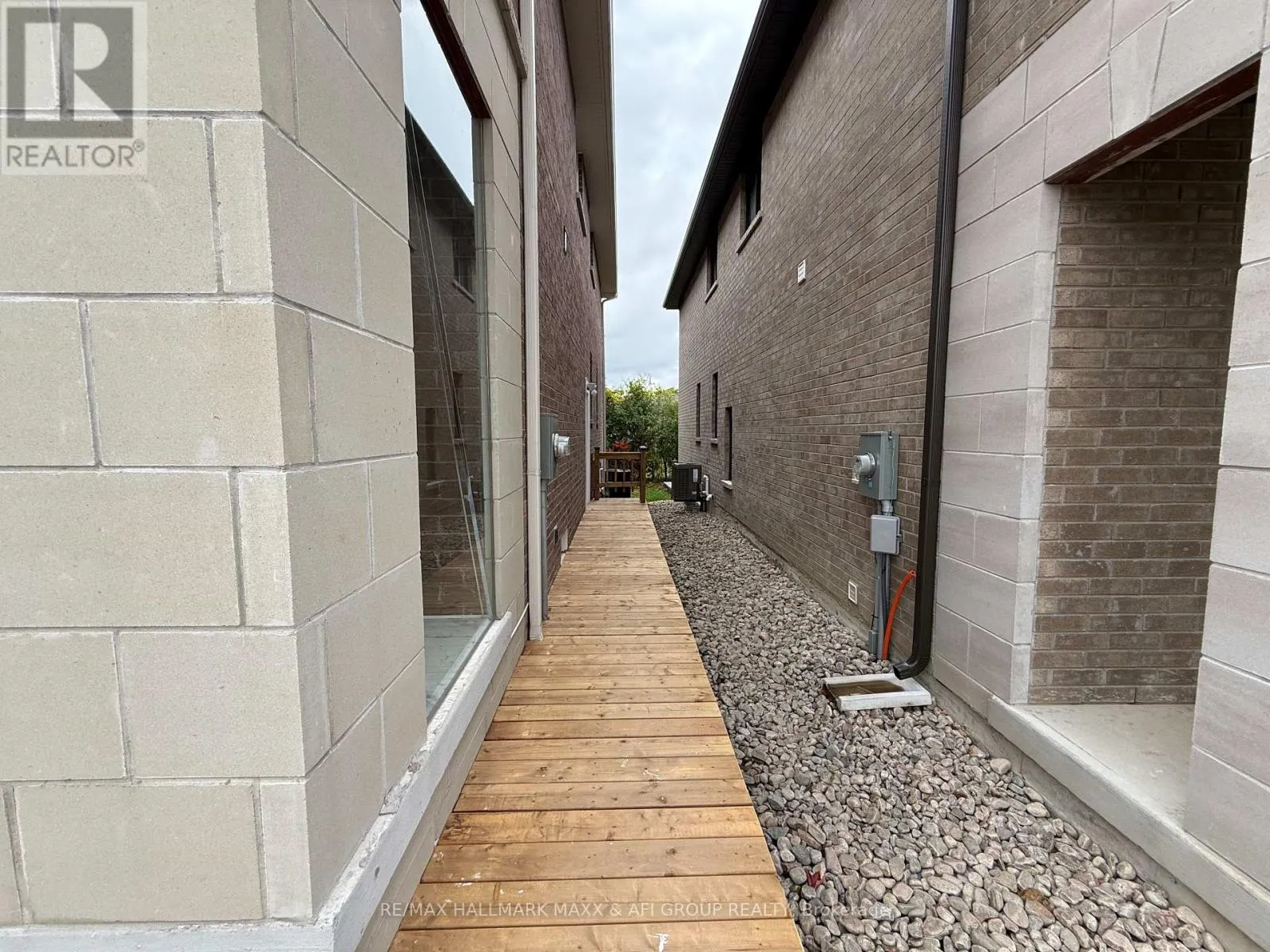 LOWER - 374 RITA'S AVENUE