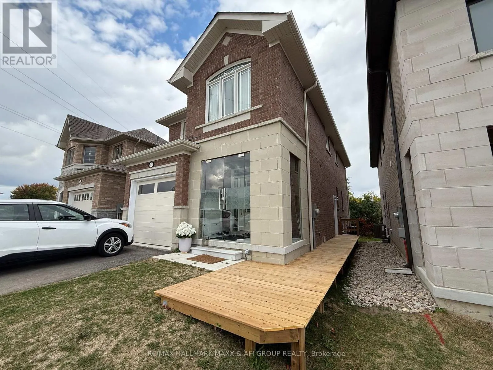 LOWER - 374 RITA'S AVENUE