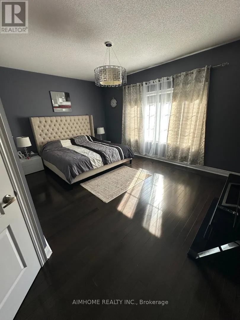 18 BRISTLEWOOD CRESCENT