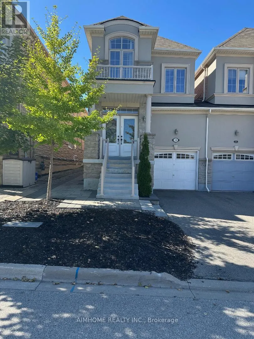 18 BRISTLEWOOD CRESCENT