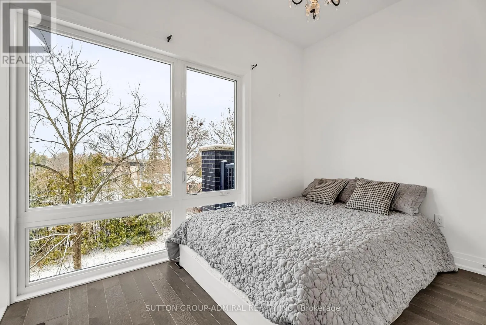 34 GLOBEMASTER LANE S