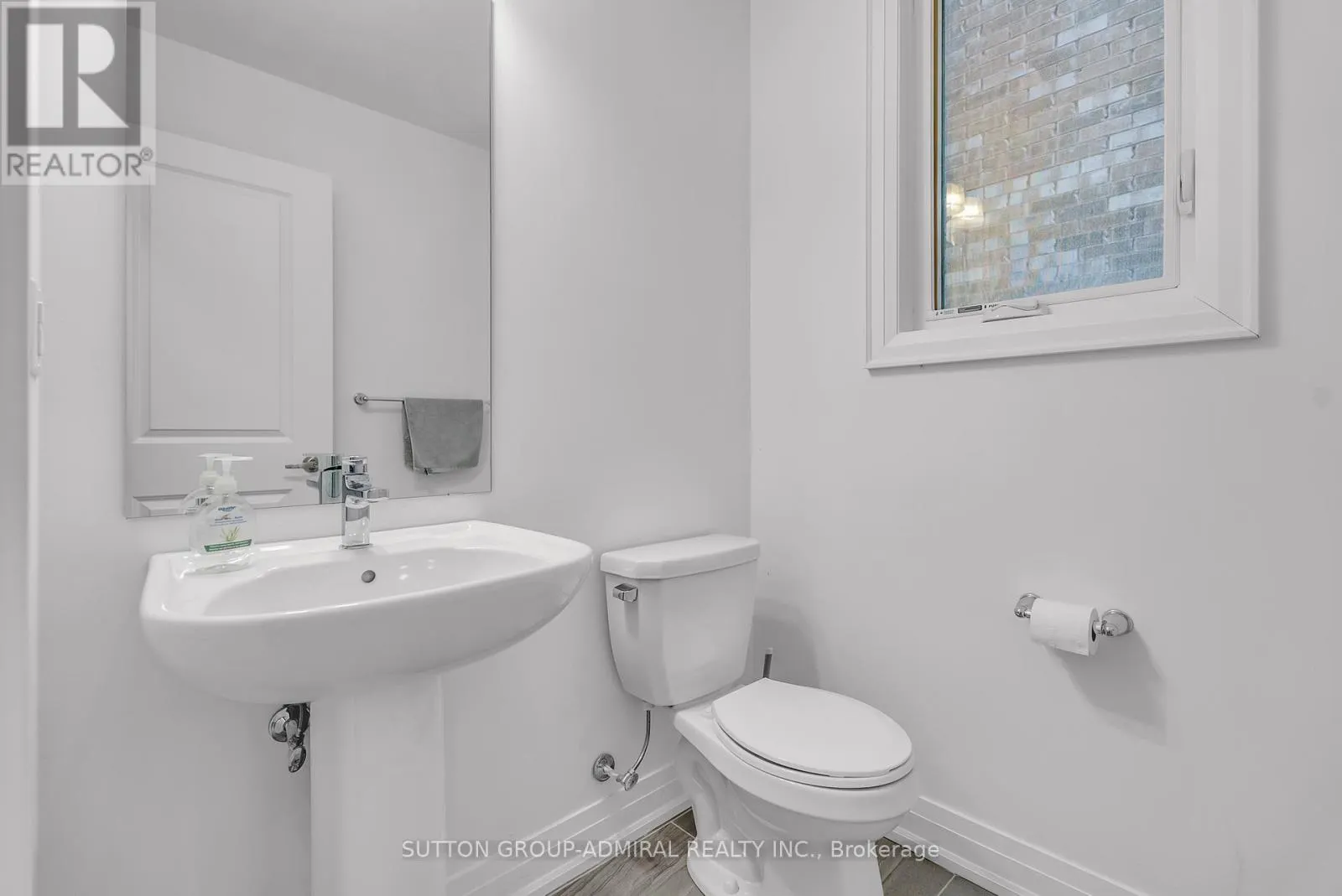 34 GLOBEMASTER LANE S