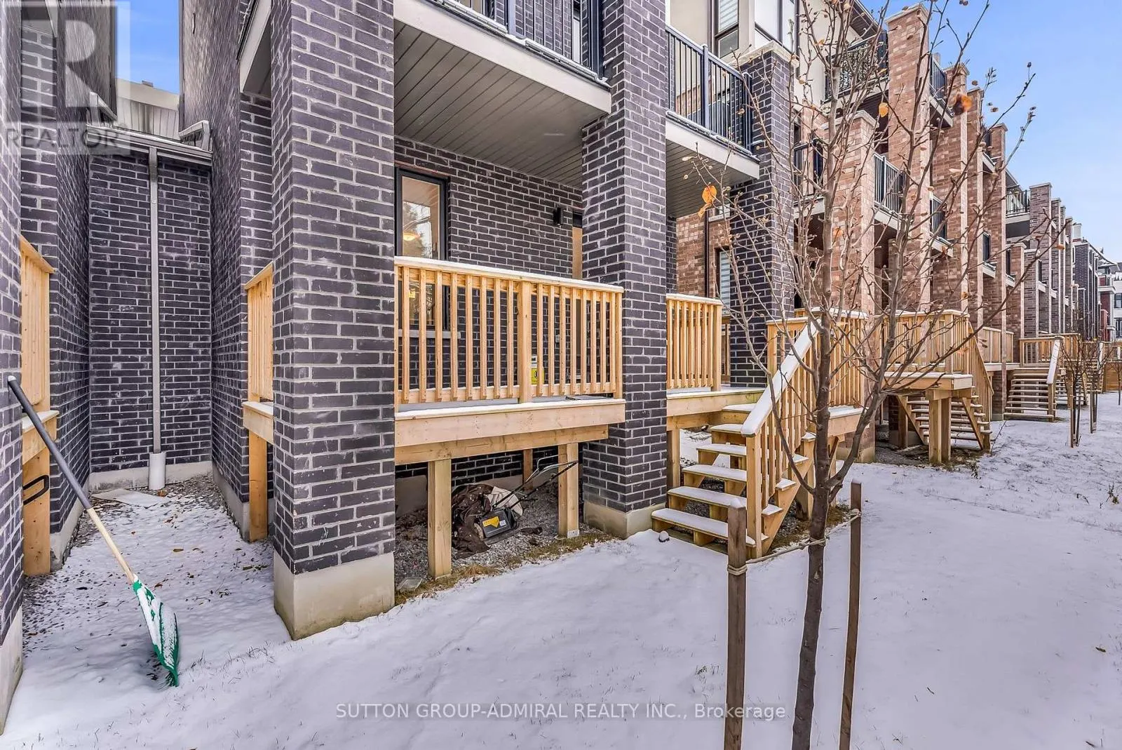 34 GLOBEMASTER LANE S