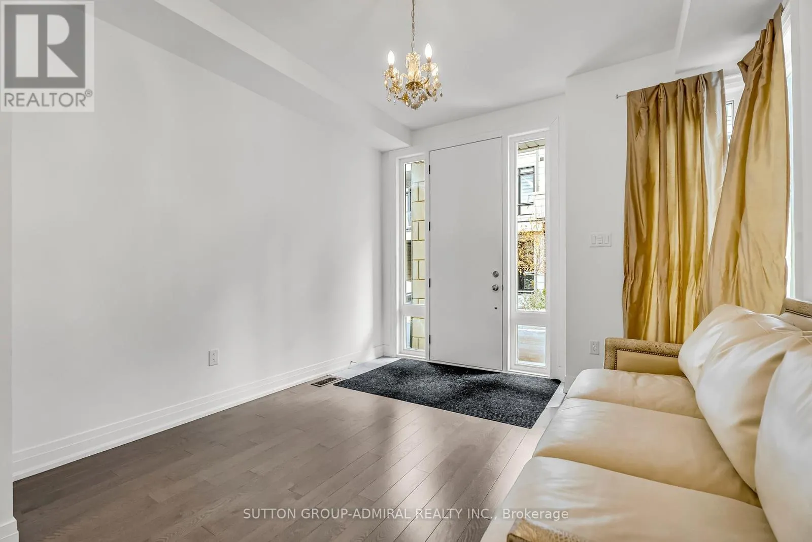 34 GLOBEMASTER LANE S