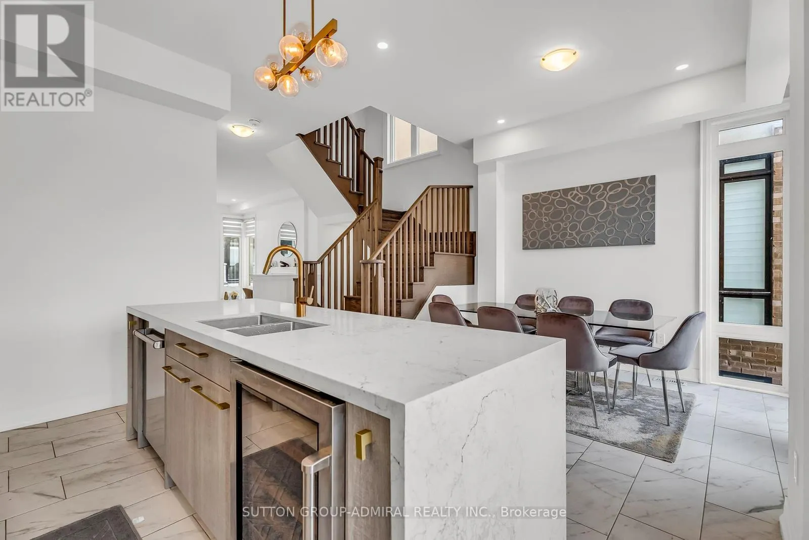 34 GLOBEMASTER LANE S