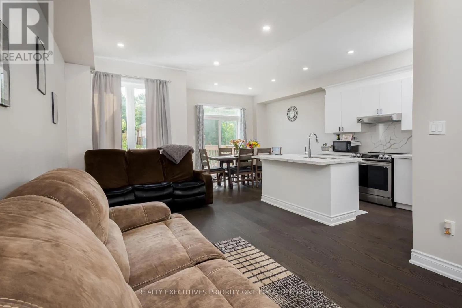 47 GREENWOOD DRIVE