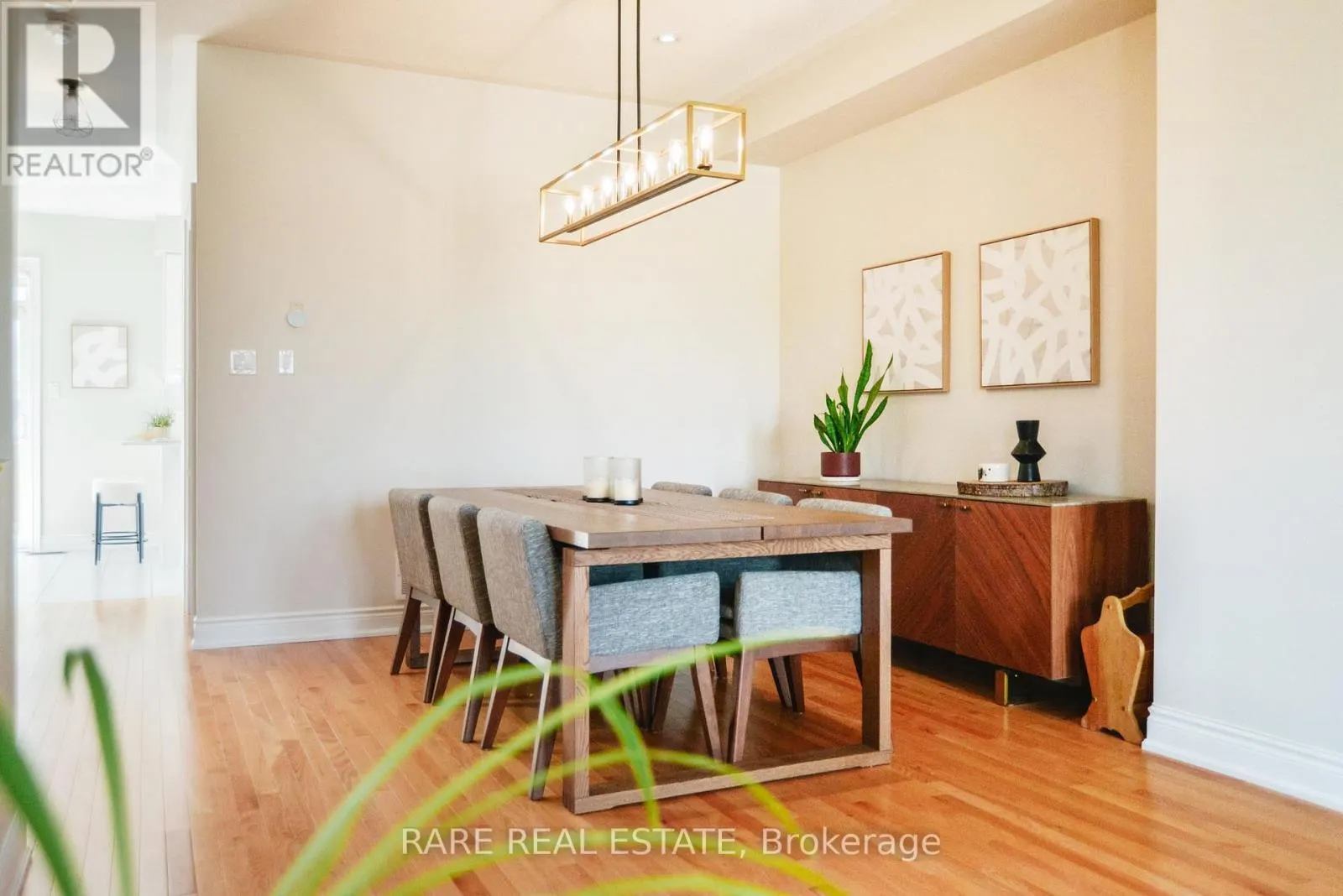 35 - 10 PORTER AVENUE W