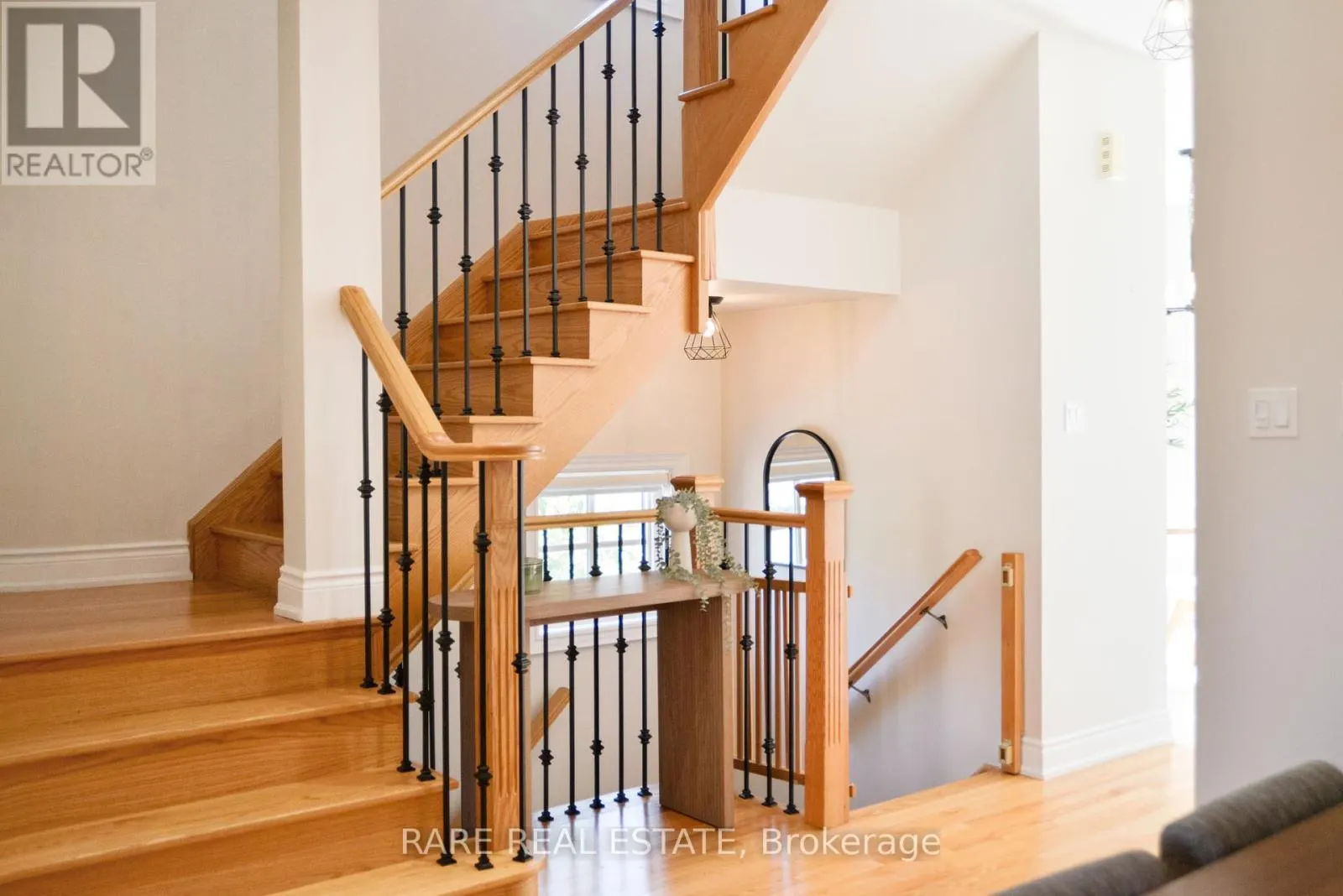 35 - 10 PORTER AVENUE W