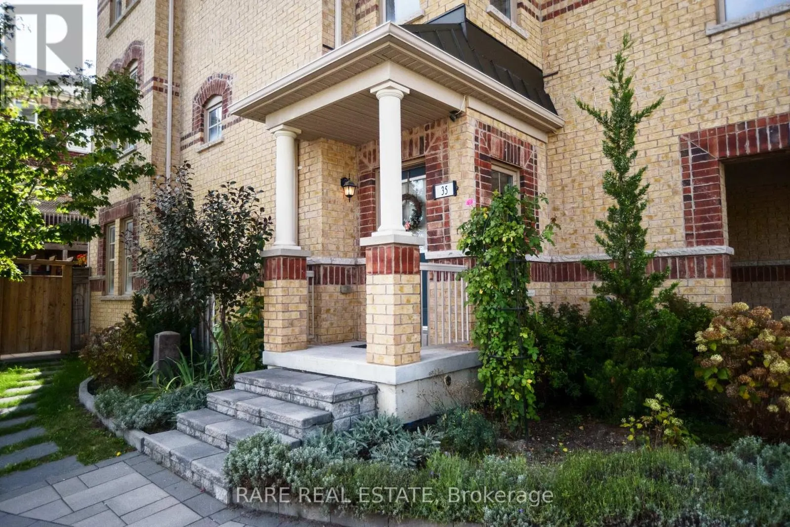 35 - 10 PORTER AVENUE W