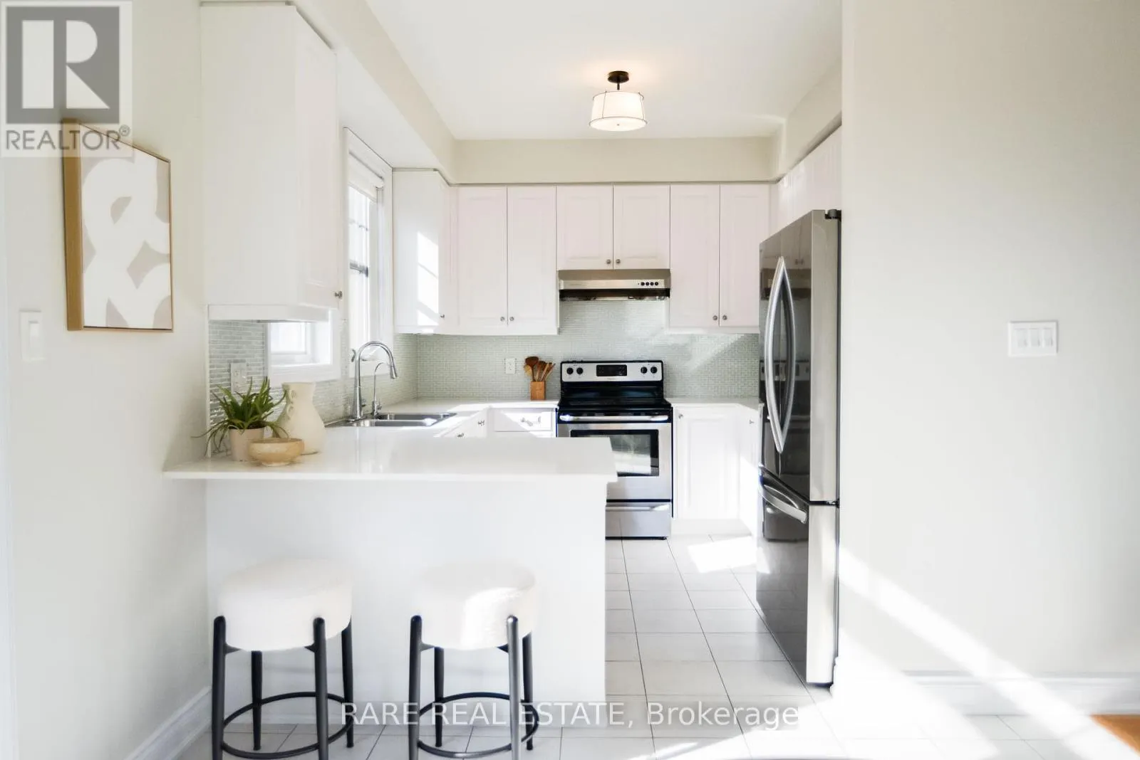 35 - 10 PORTER AVENUE W