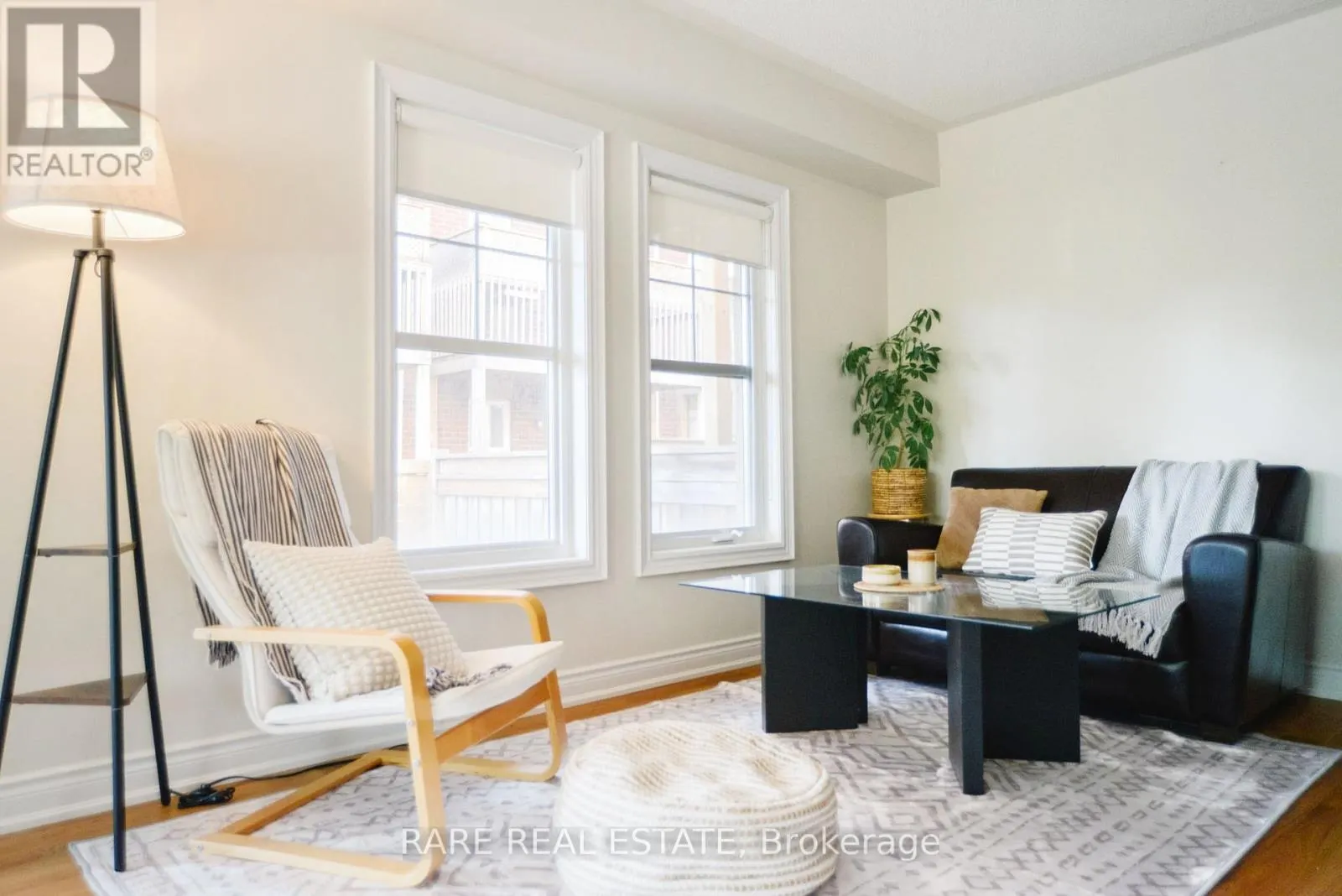 35 - 10 PORTER AVENUE W