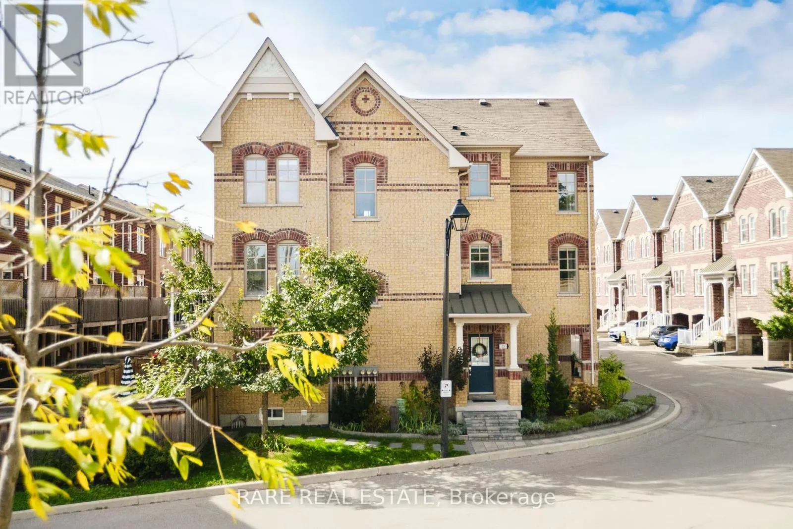 35 - 10 PORTER AVENUE W