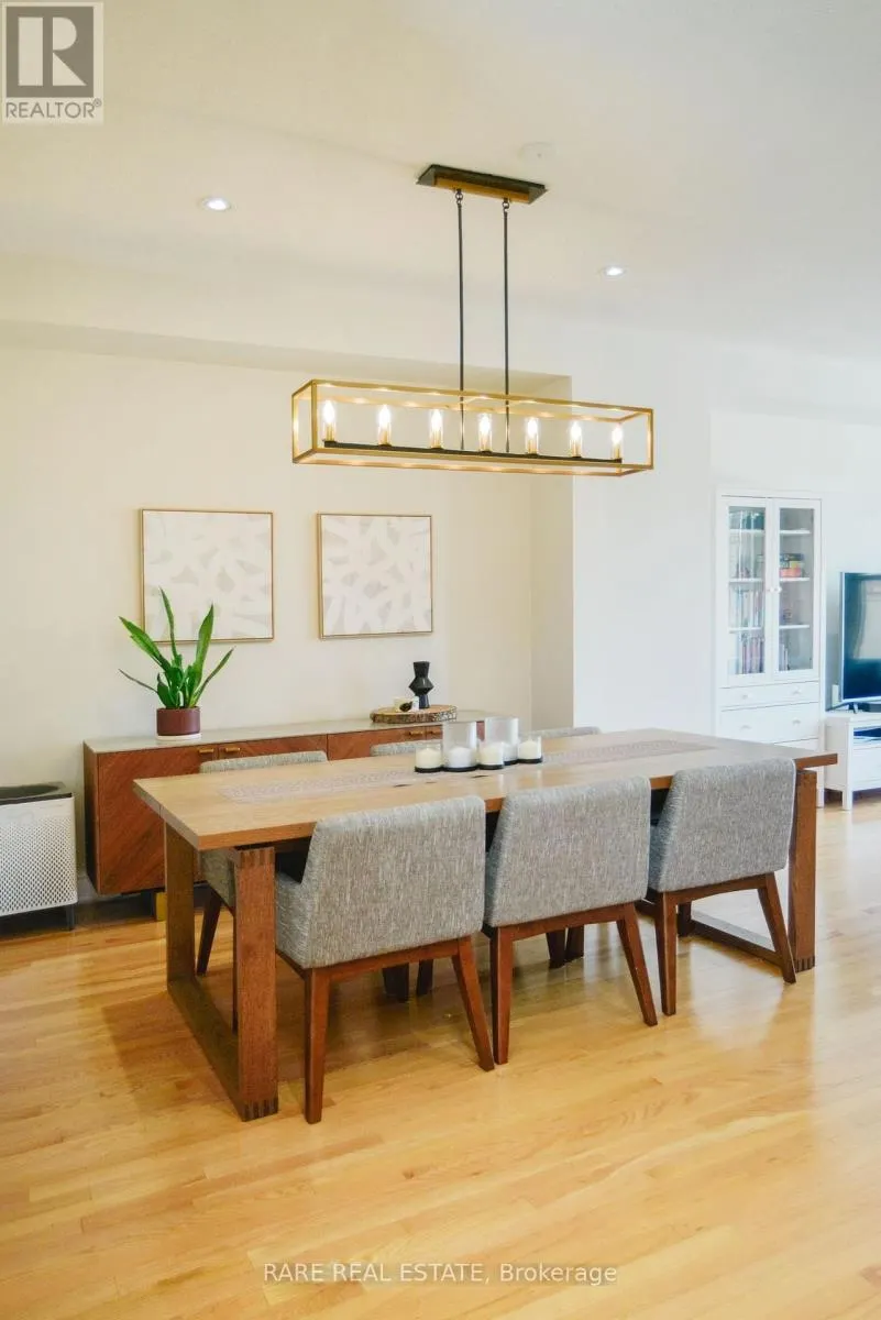 35 - 10 PORTER AVENUE W
