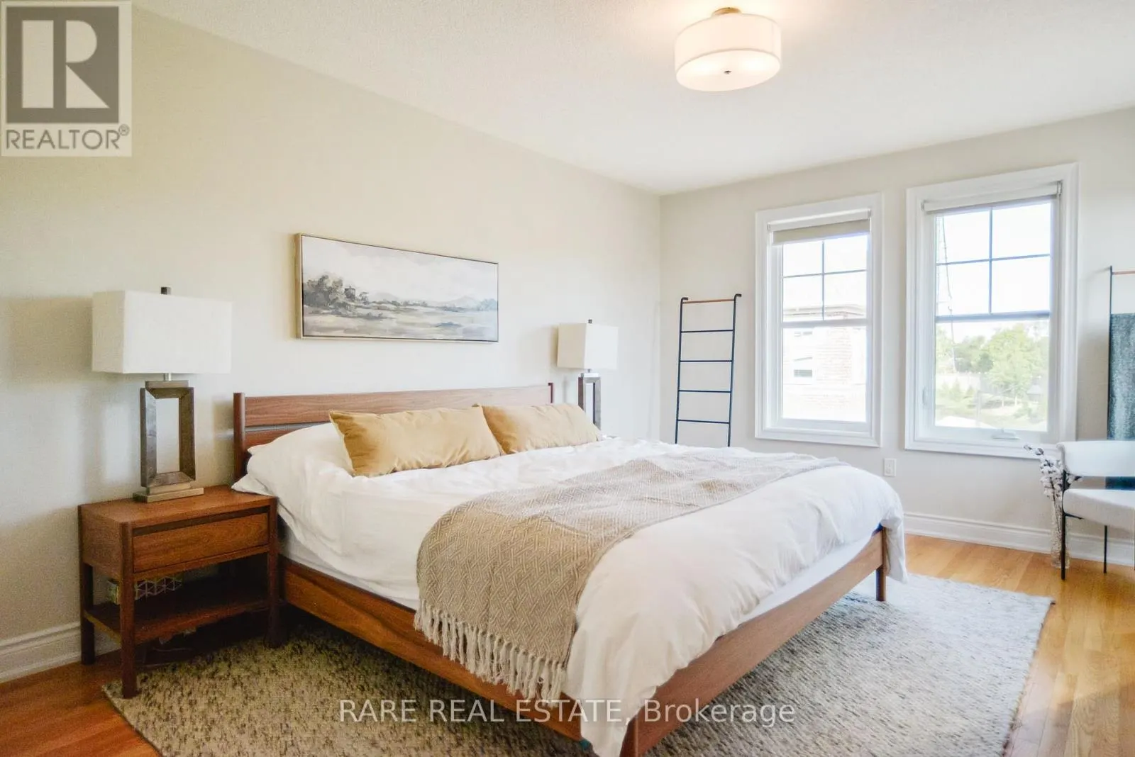 35 - 10 PORTER AVENUE W