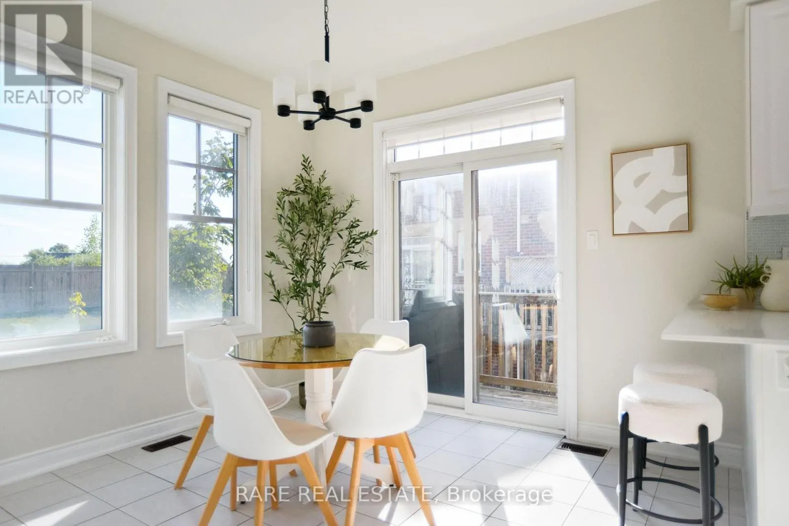 35 - 10 PORTER AVENUE W