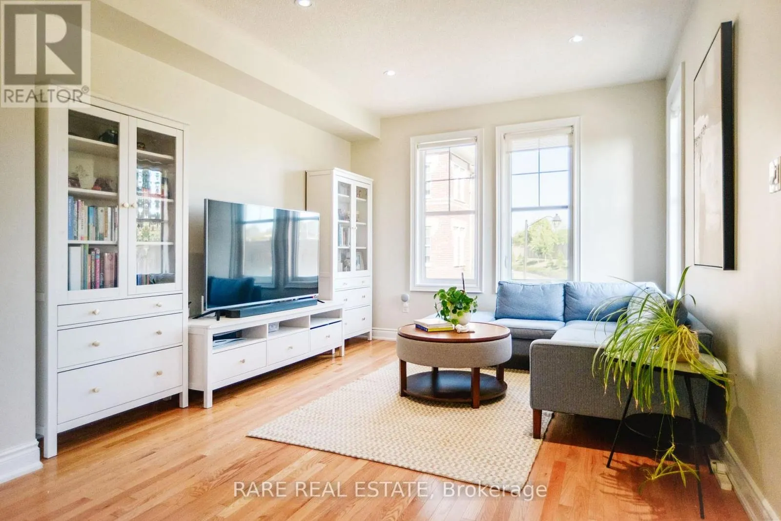 35 - 10 PORTER AVENUE W