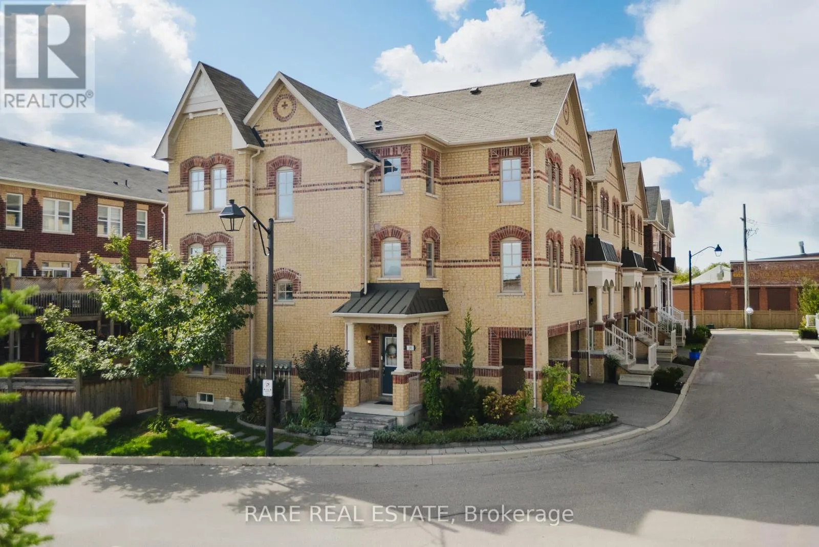 35 - 10 PORTER AVENUE W