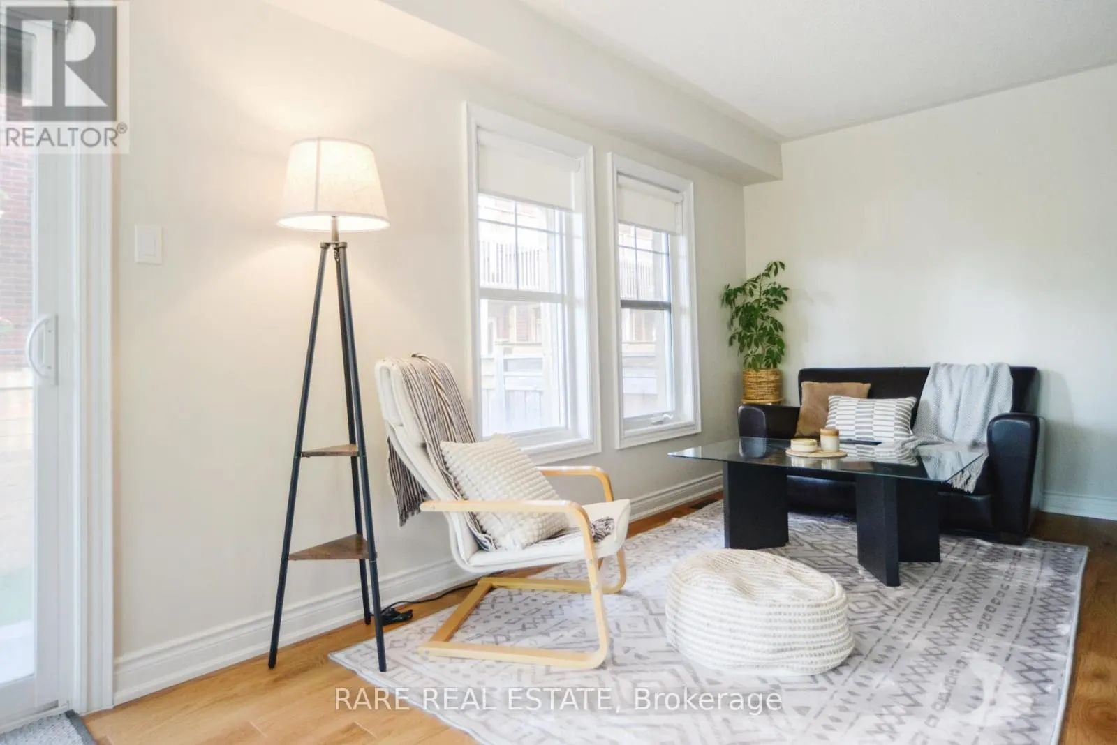 35 - 10 PORTER AVENUE W