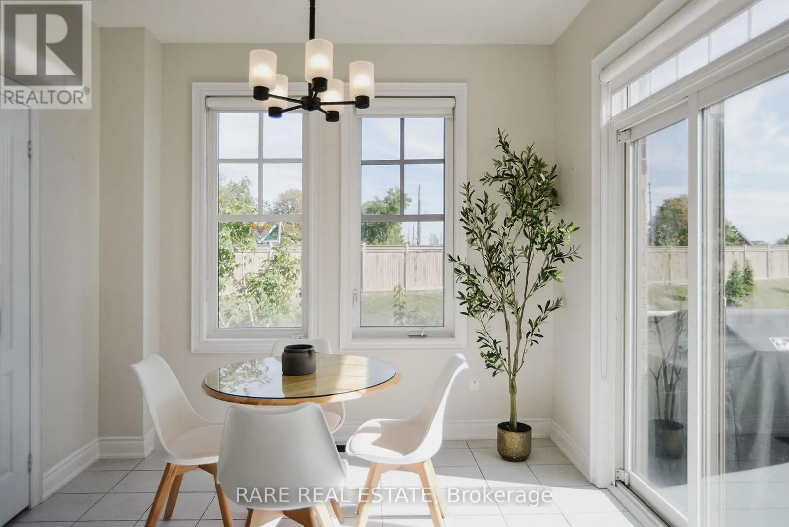 35 - 10 PORTER AVENUE W