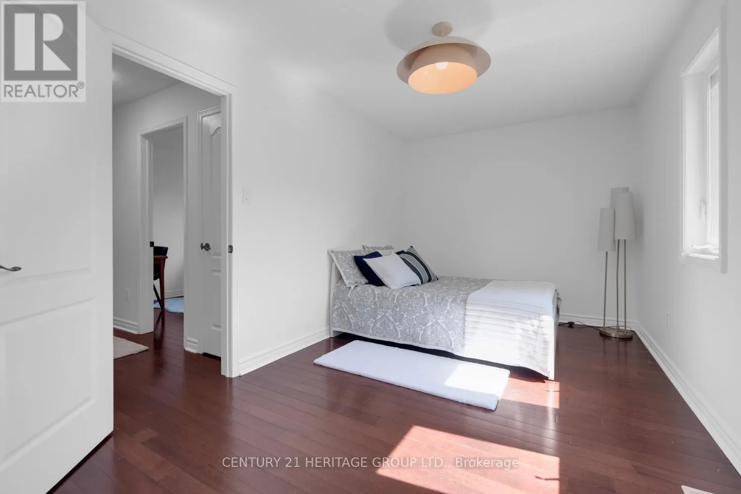 UPPER - 431 CARRUTHERS AVENUE