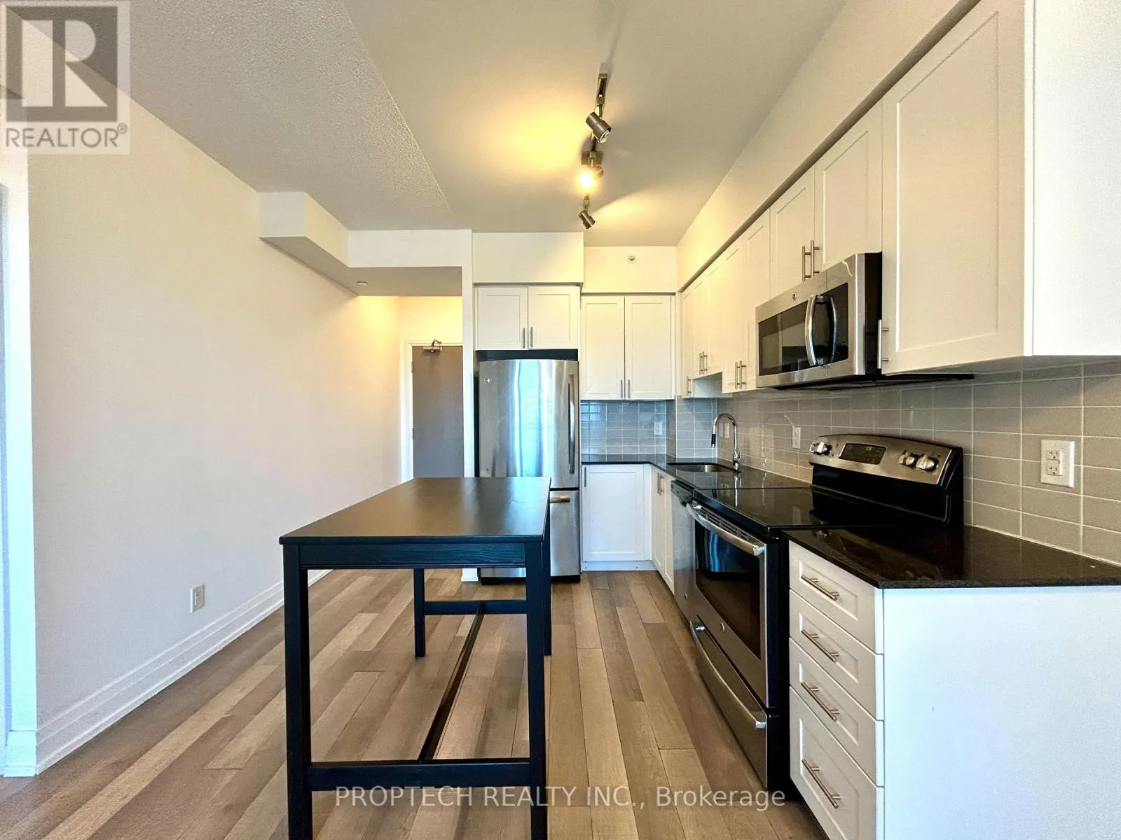 1911 - 7165 YONGE STREET