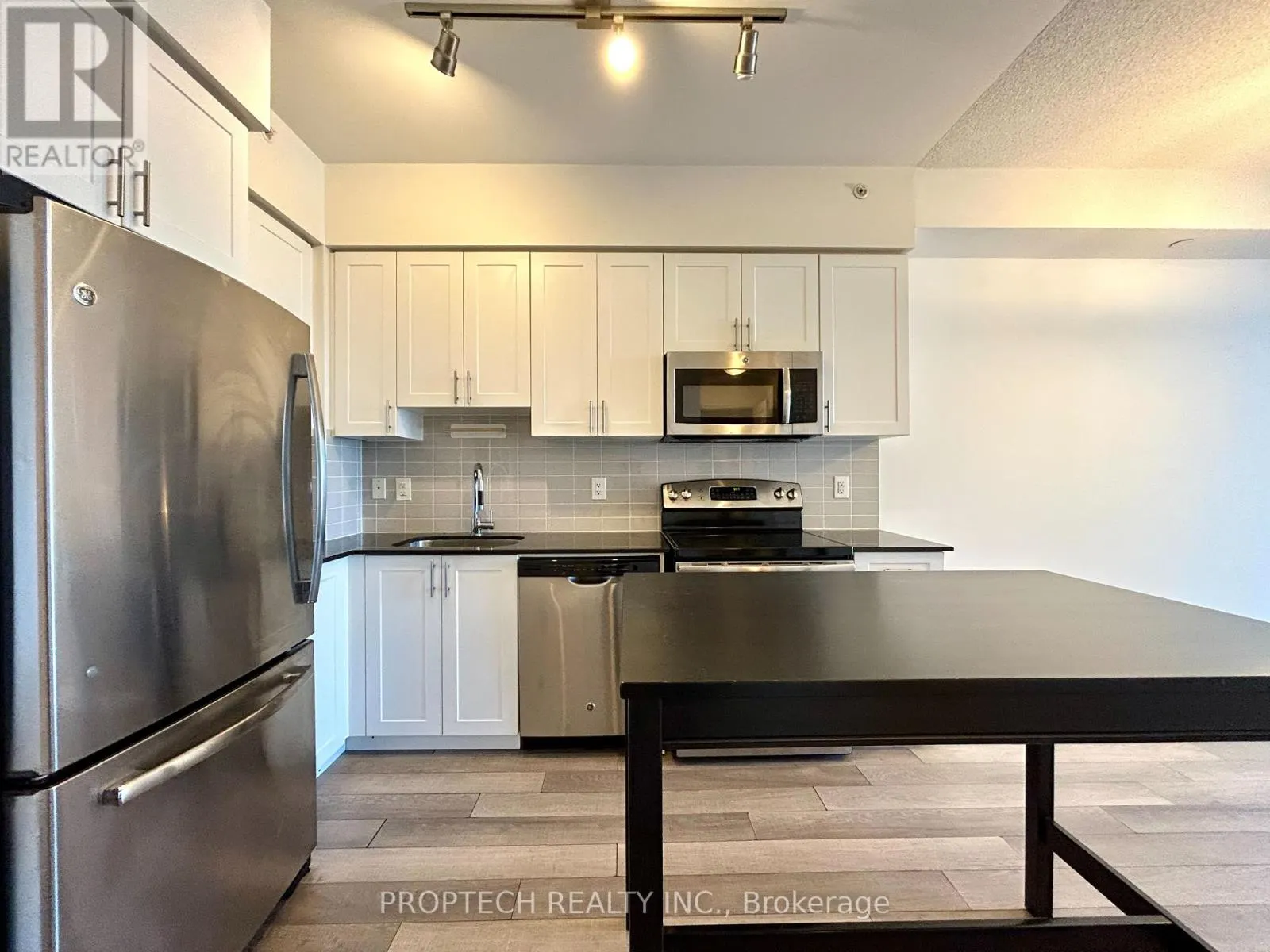 1911 - 7165 YONGE STREET