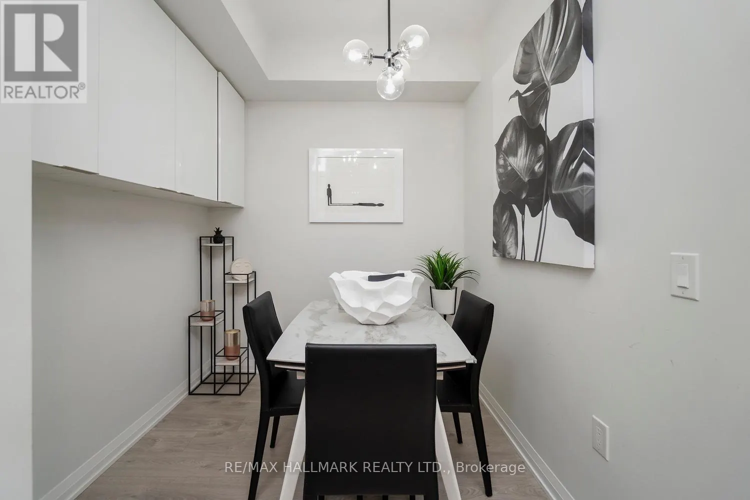 729 - 99 EAGLE ROCK WAY
