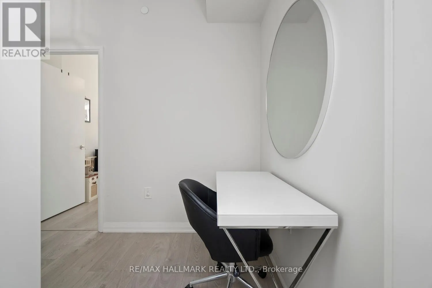 729 - 99 EAGLE ROCK WAY