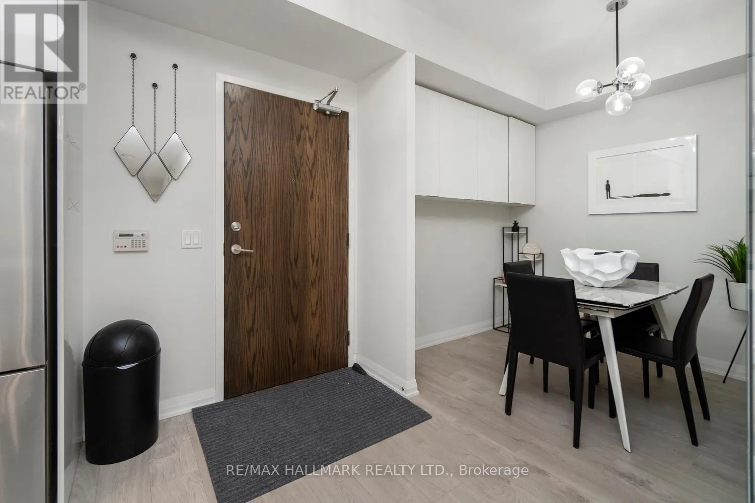 729 - 99 EAGLE ROCK WAY
