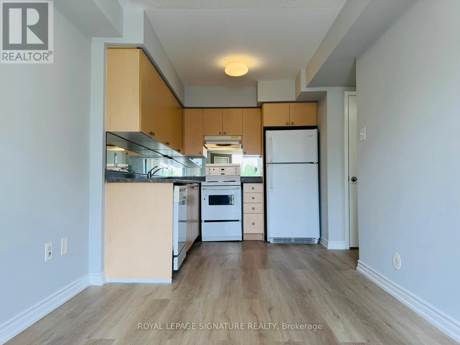 28 - 2285 BUR OAK AVENUE