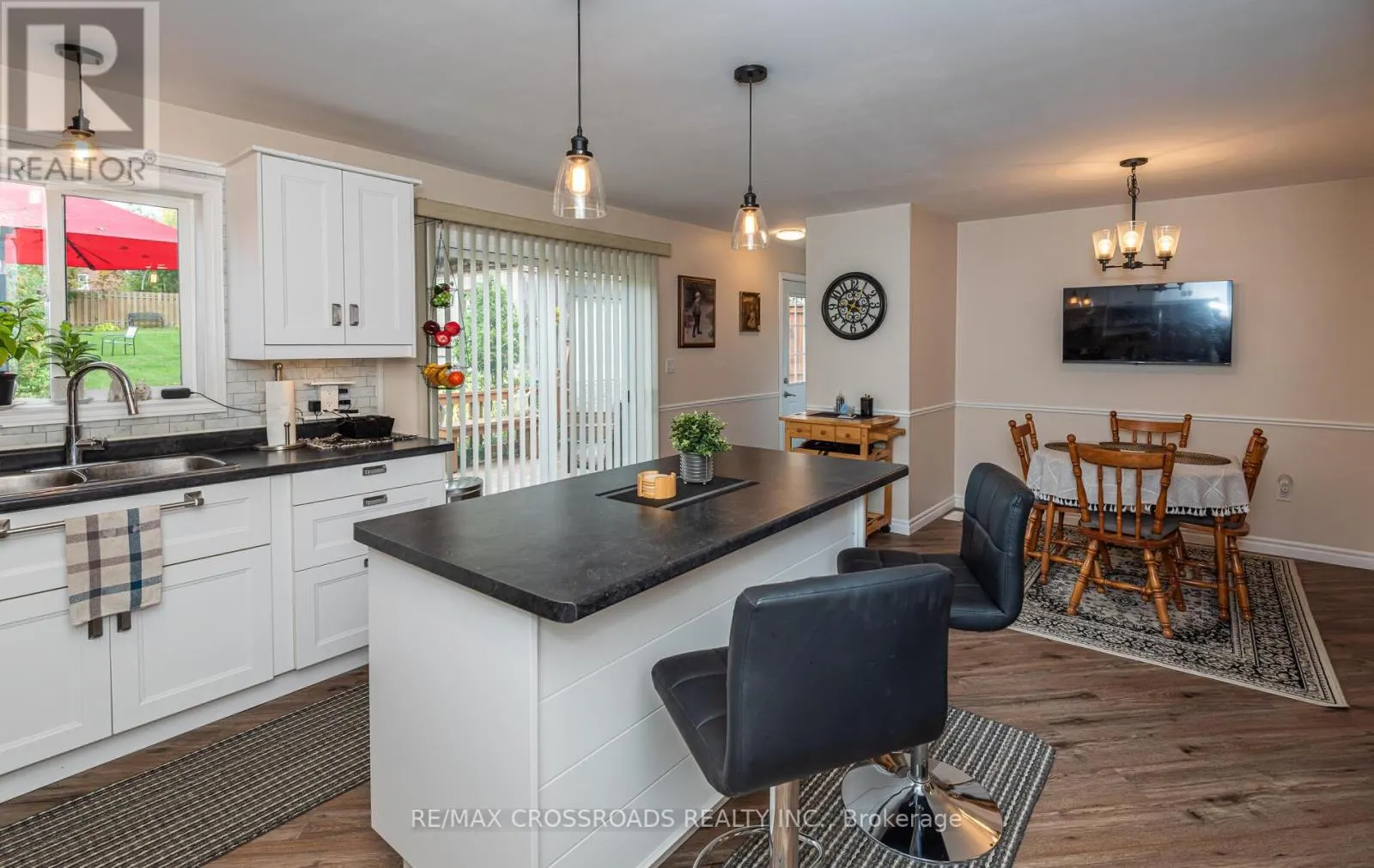55 LAIDLAW STREET S