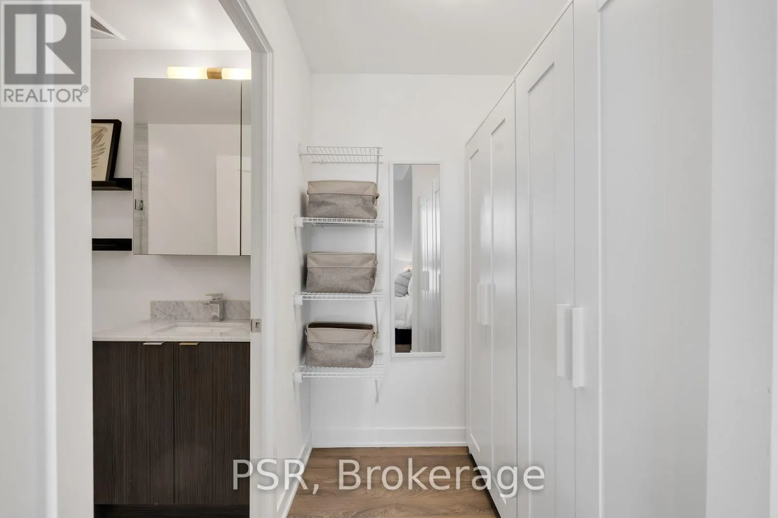 1029 - 100 EAGLE ROCK WAY