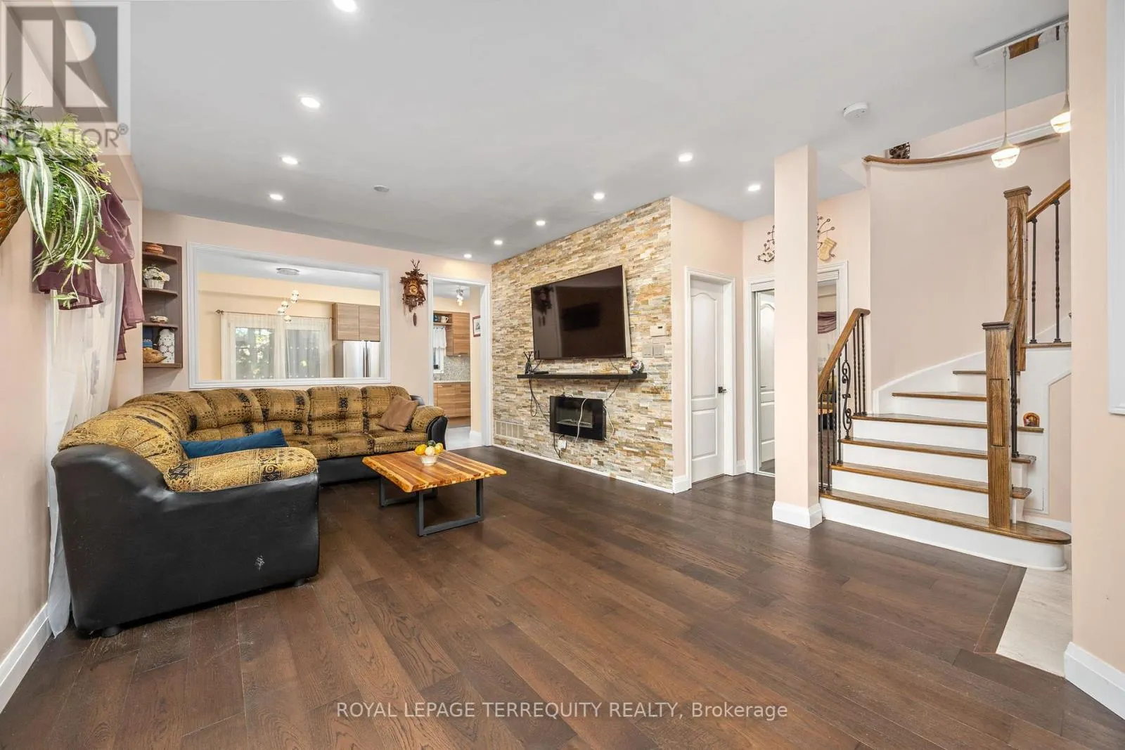 111 ENGLISH OAK DRIVE