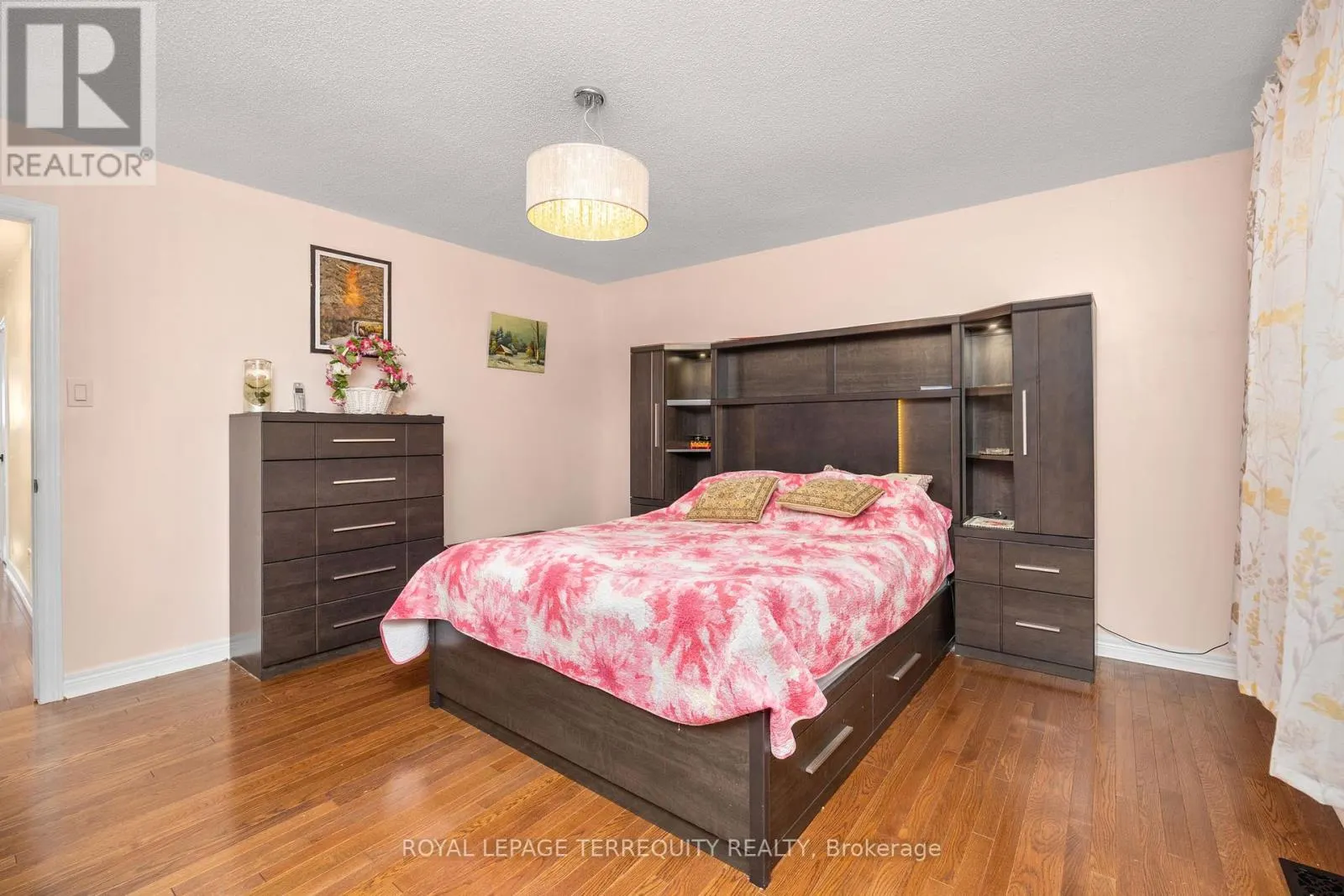 111 ENGLISH OAK DRIVE