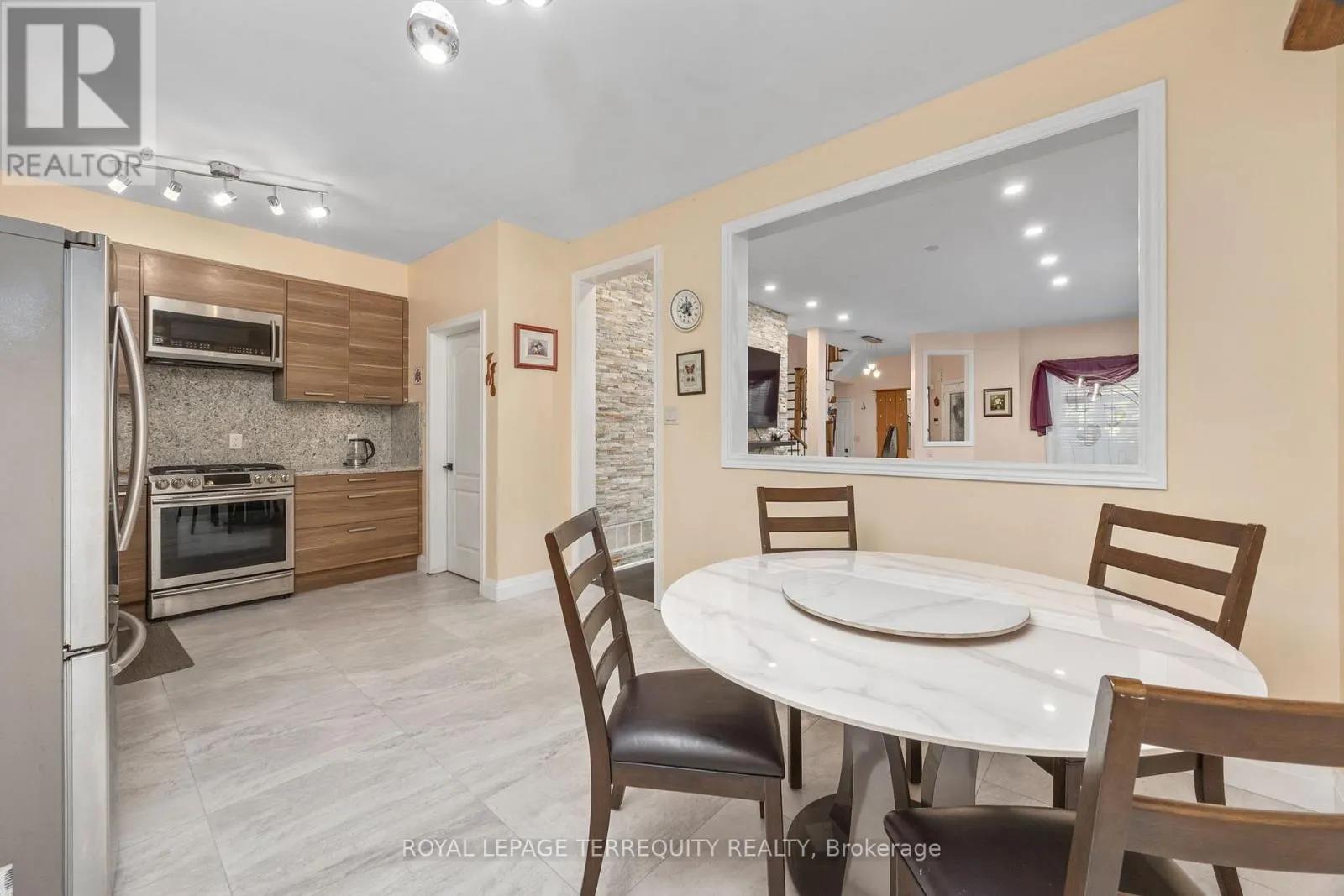 111 ENGLISH OAK DRIVE